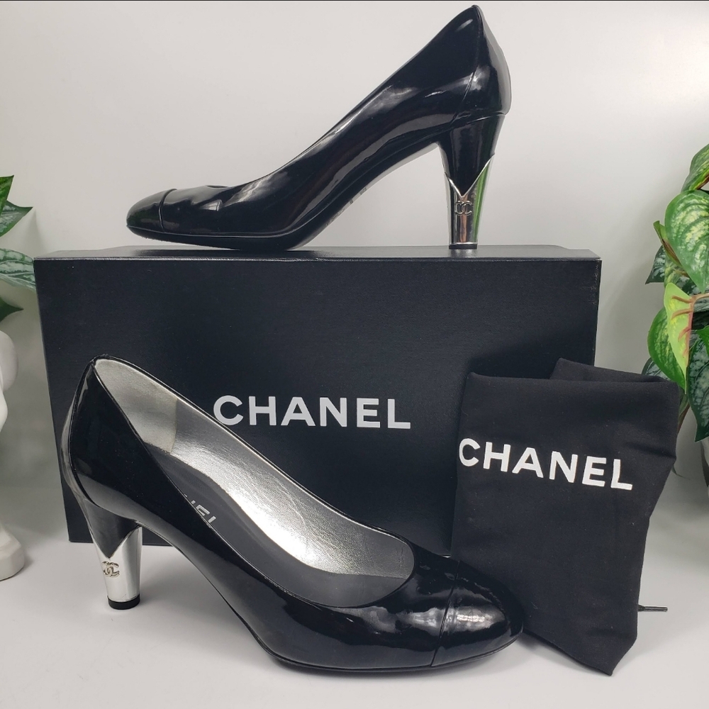 Chanel Black Patent Leather w/ Silver CC on the heels 39.5/8.5